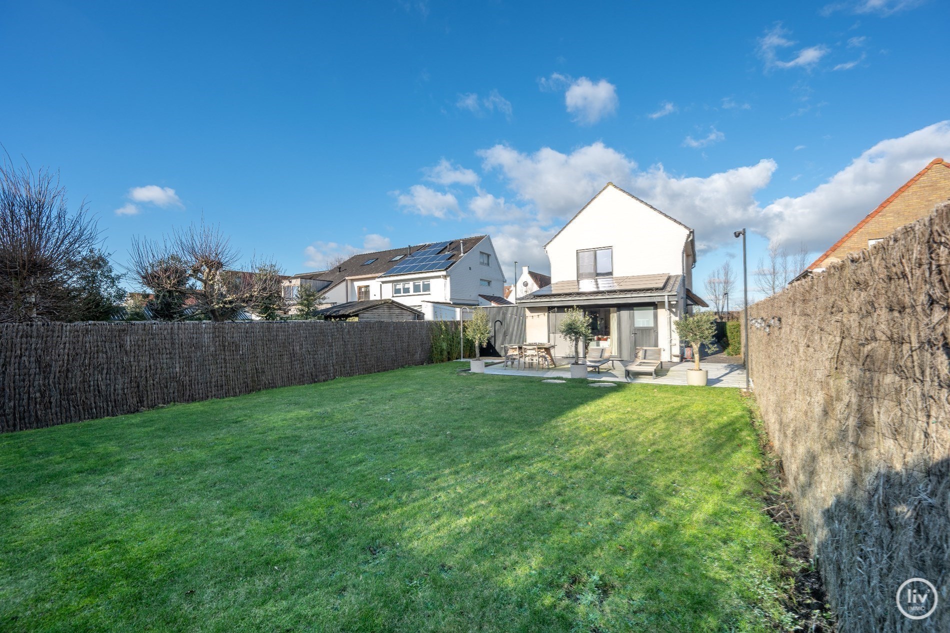 Belle maison individuelle rénovée avec goût dans un emplacement de premier choix dans la rue Kalfstraat à Knokke. 