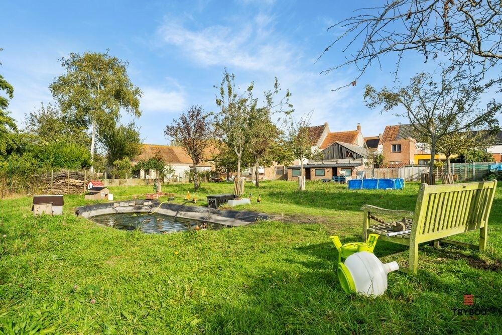 Centraal gelegen starterswoning op ruim perceel van 1658 m² 