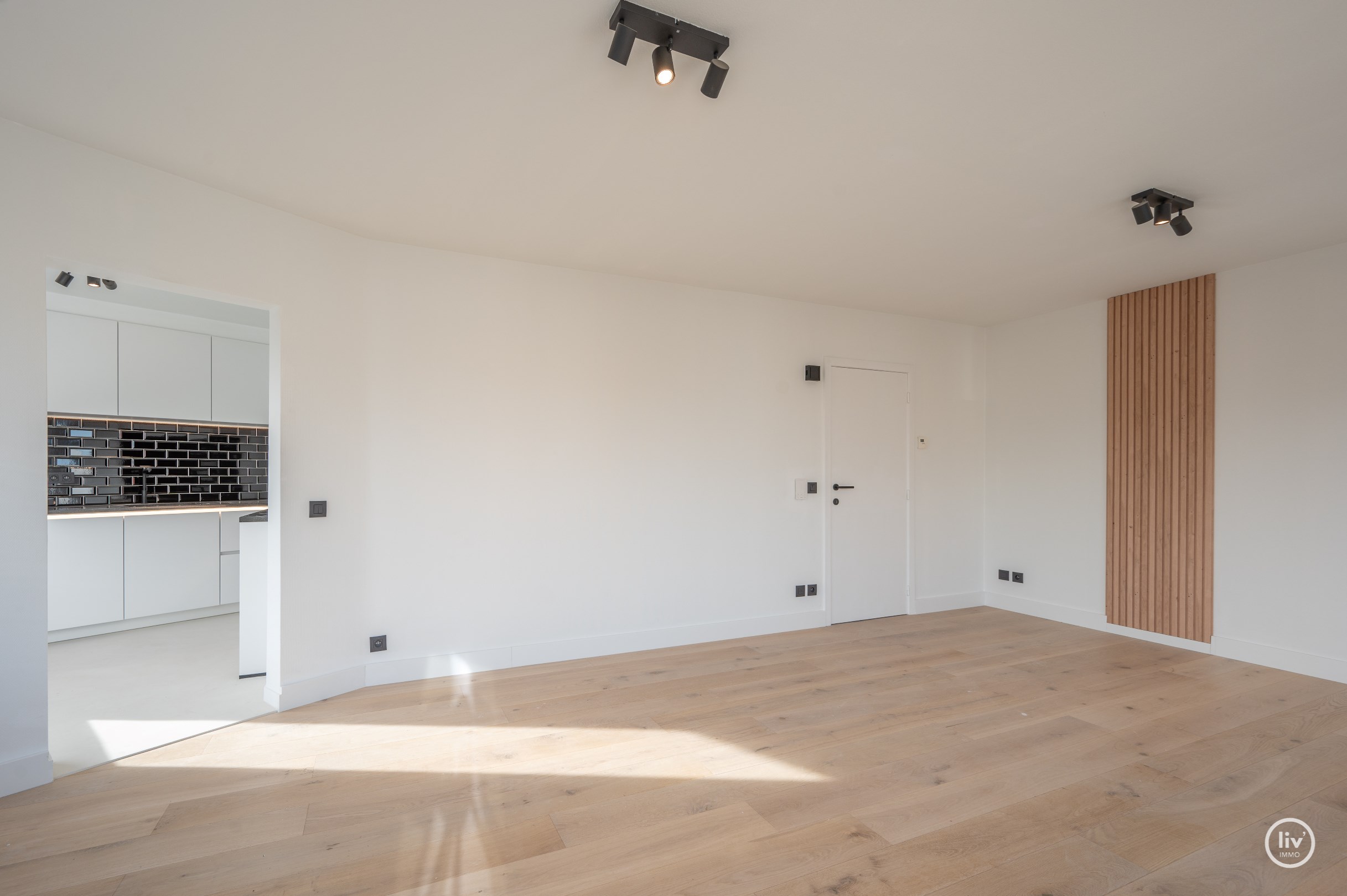 Appartement spacieux en angle situé près de l'avenue Lippens, de la gare et du Duinenwater. 