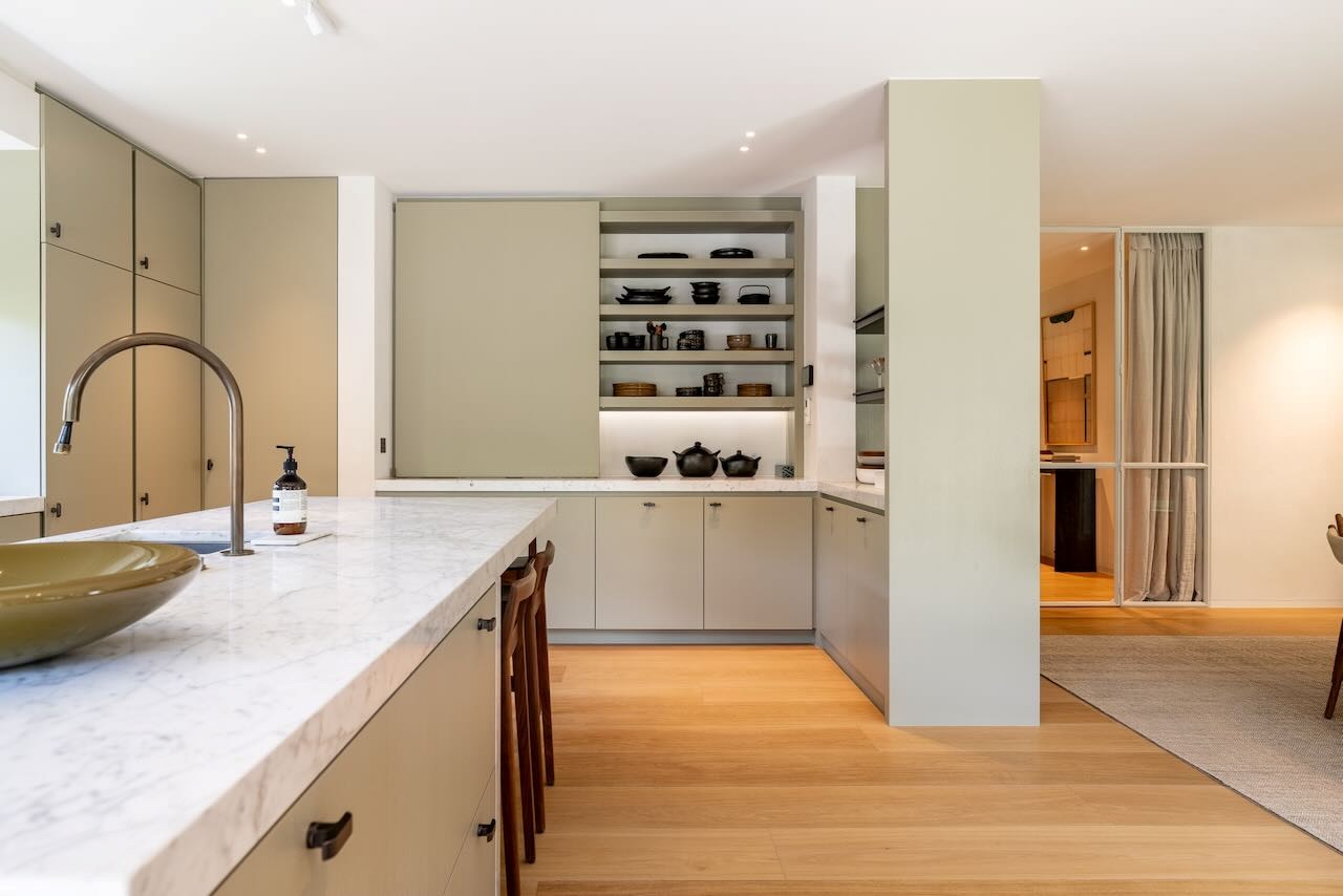 Magnifique villa récente de style contemporain allie une finition intemporelle à un emplacement unique et une vue imprenable sur le Zwin. 