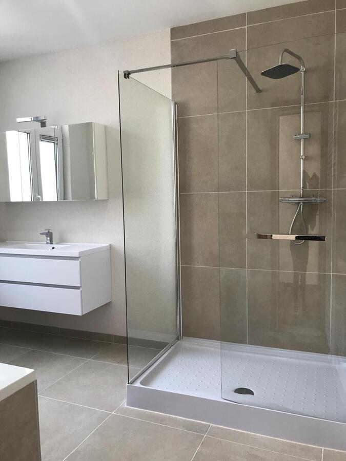 MAGNIFIEK GERENOVEERDE RUIME WONING MET STADSTUIN 