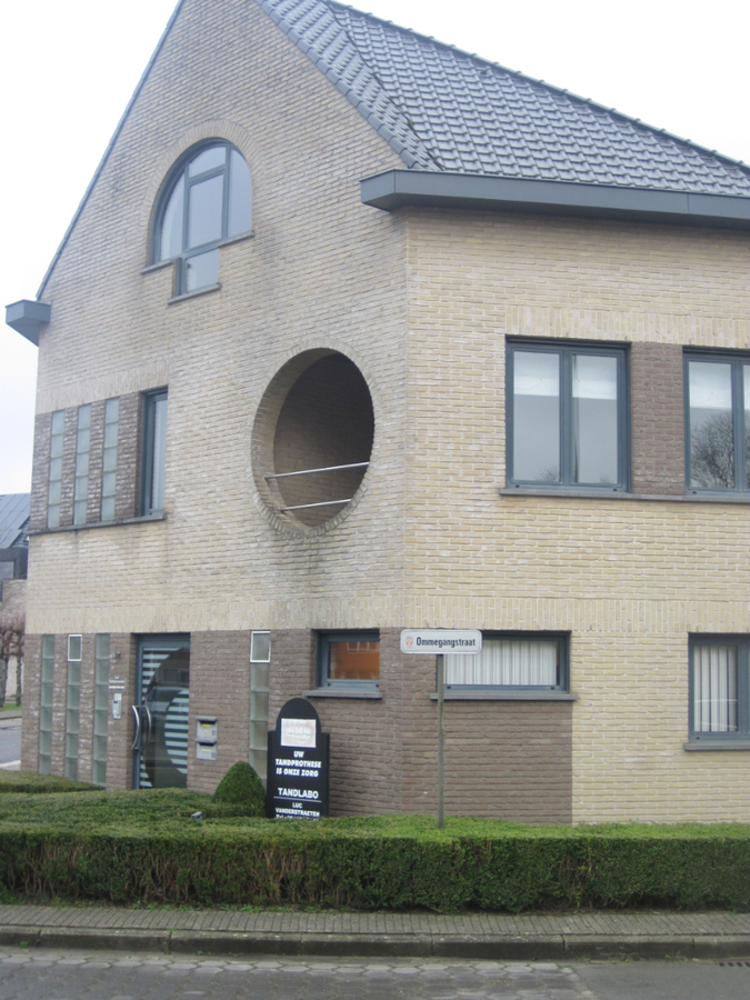 Lichtrijk appartement in centrum Asper.  GEEN VASTE KOSTEN ! 