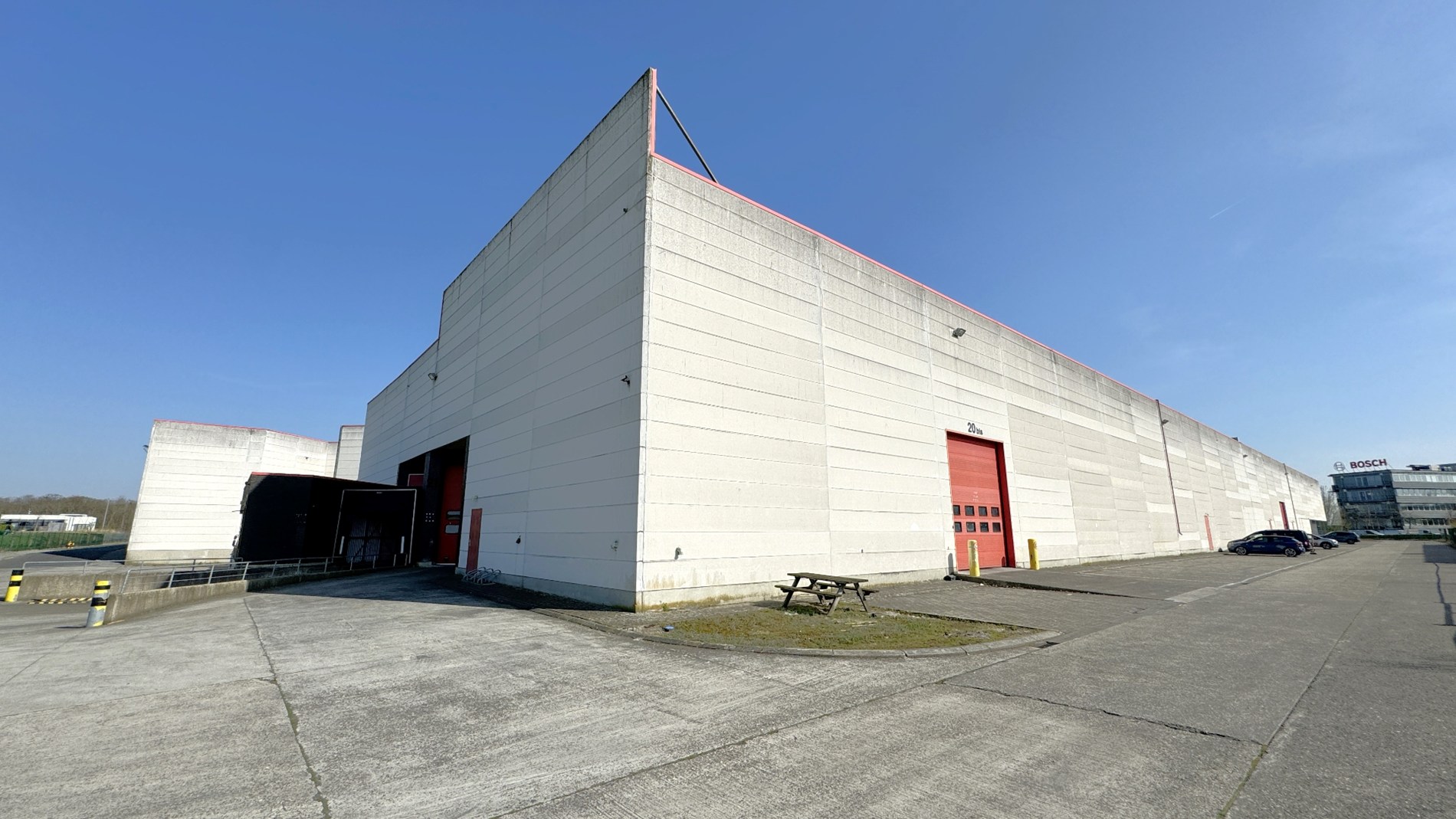 Loods met kantoor te huur nabij E19 in Mechelen