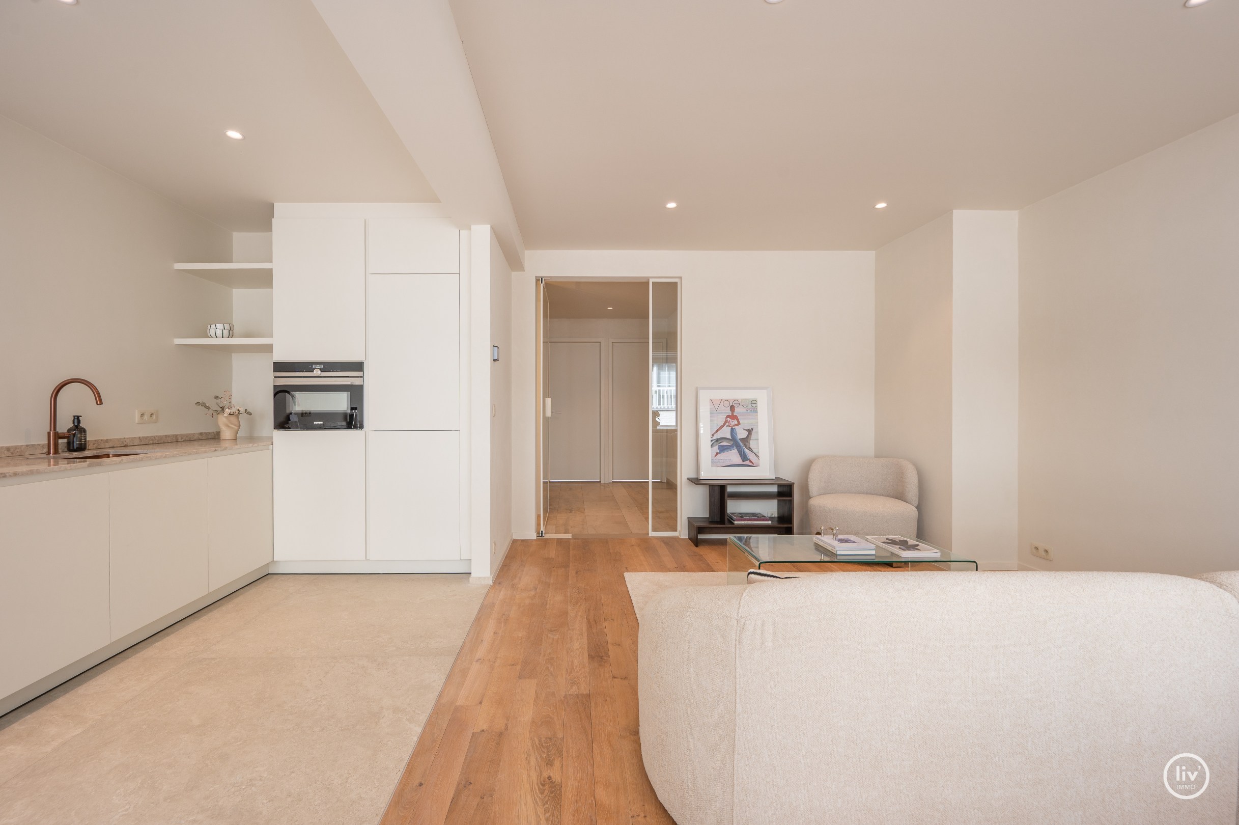 Appartement de 2 chambres élégamment rénové, idéalement situé près du Zoute. 