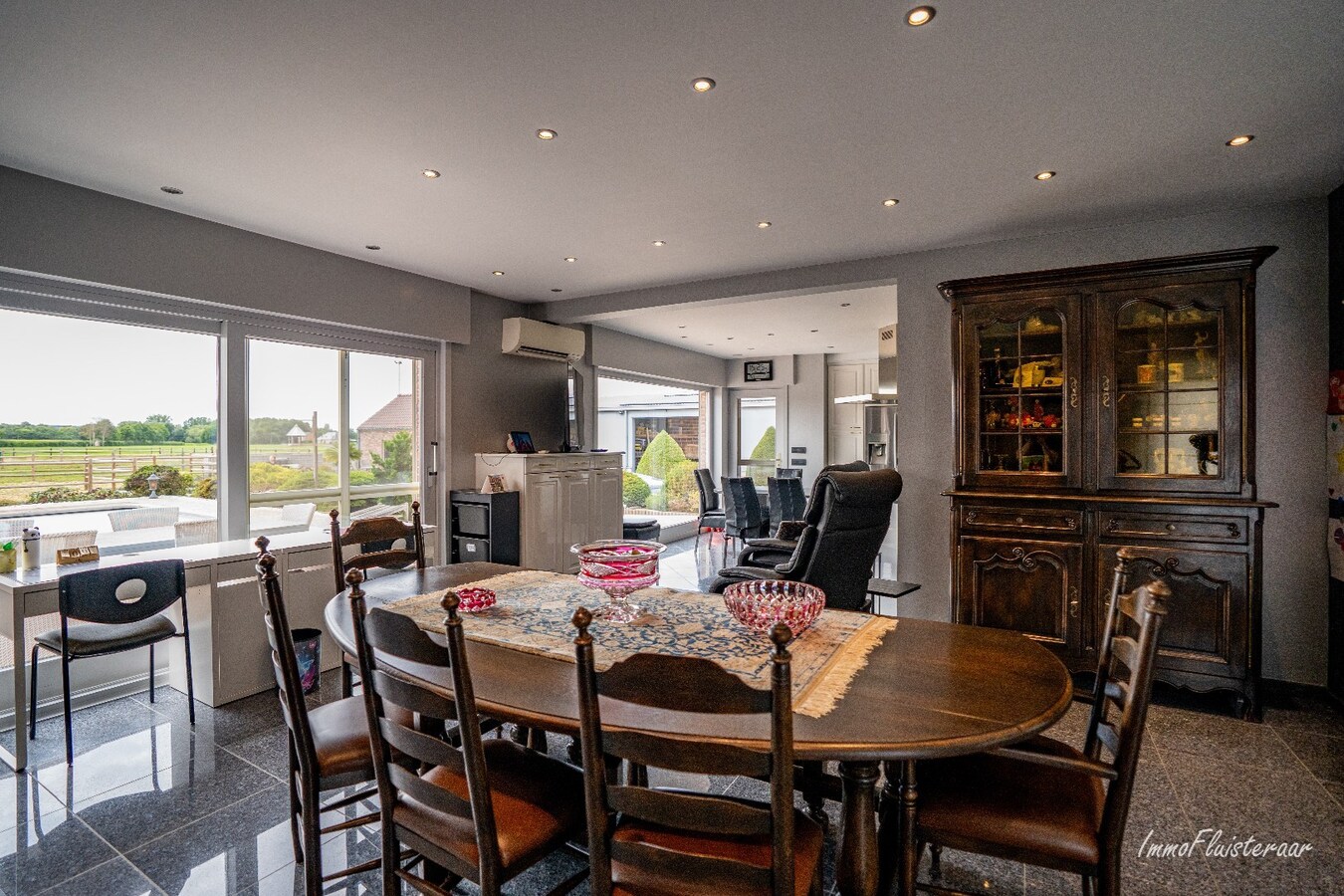 Woning met paardenstallen en loods op ca. 50 are te Rillaar 