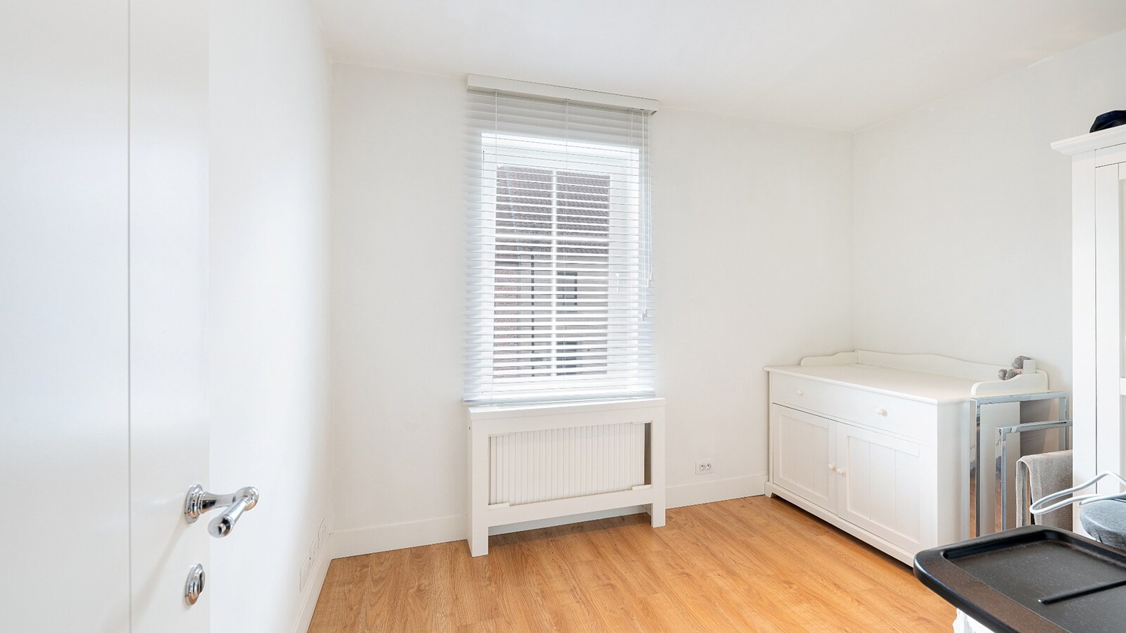 Instapklare en energiezuinige statige woning met tuin in rustige woonwijk te Knokke-Heist 