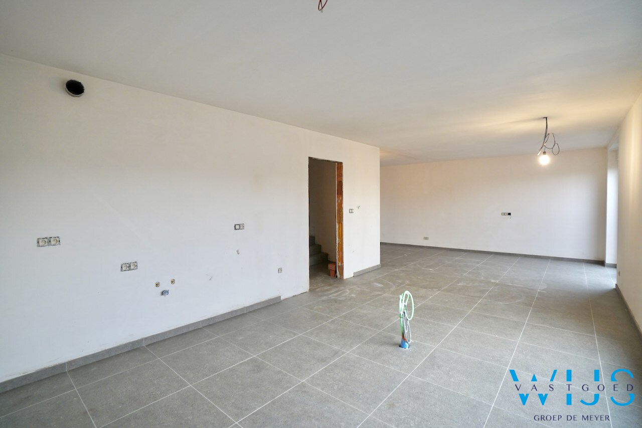 Drieslaapkamer appartement met garage in hartje Ertvelde ! 