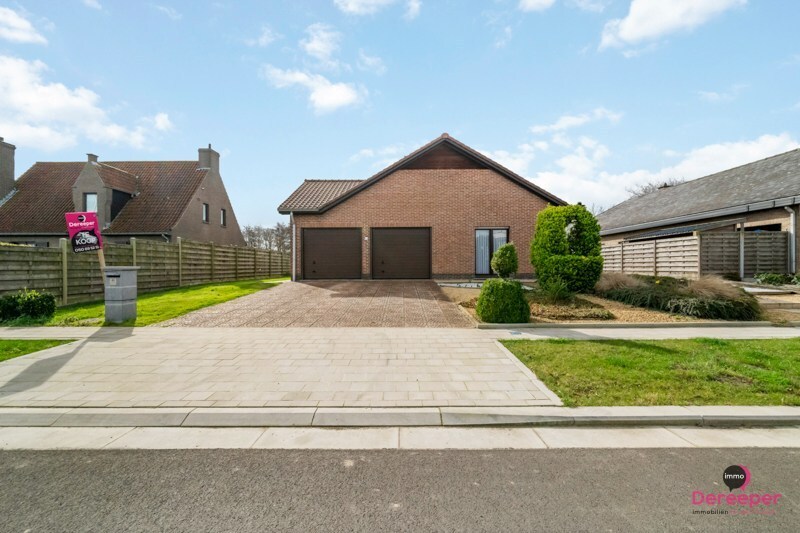 Charmante alleenstaande bungalow met zuidgerichte tuin op ruim perceel in Snaaskerke 