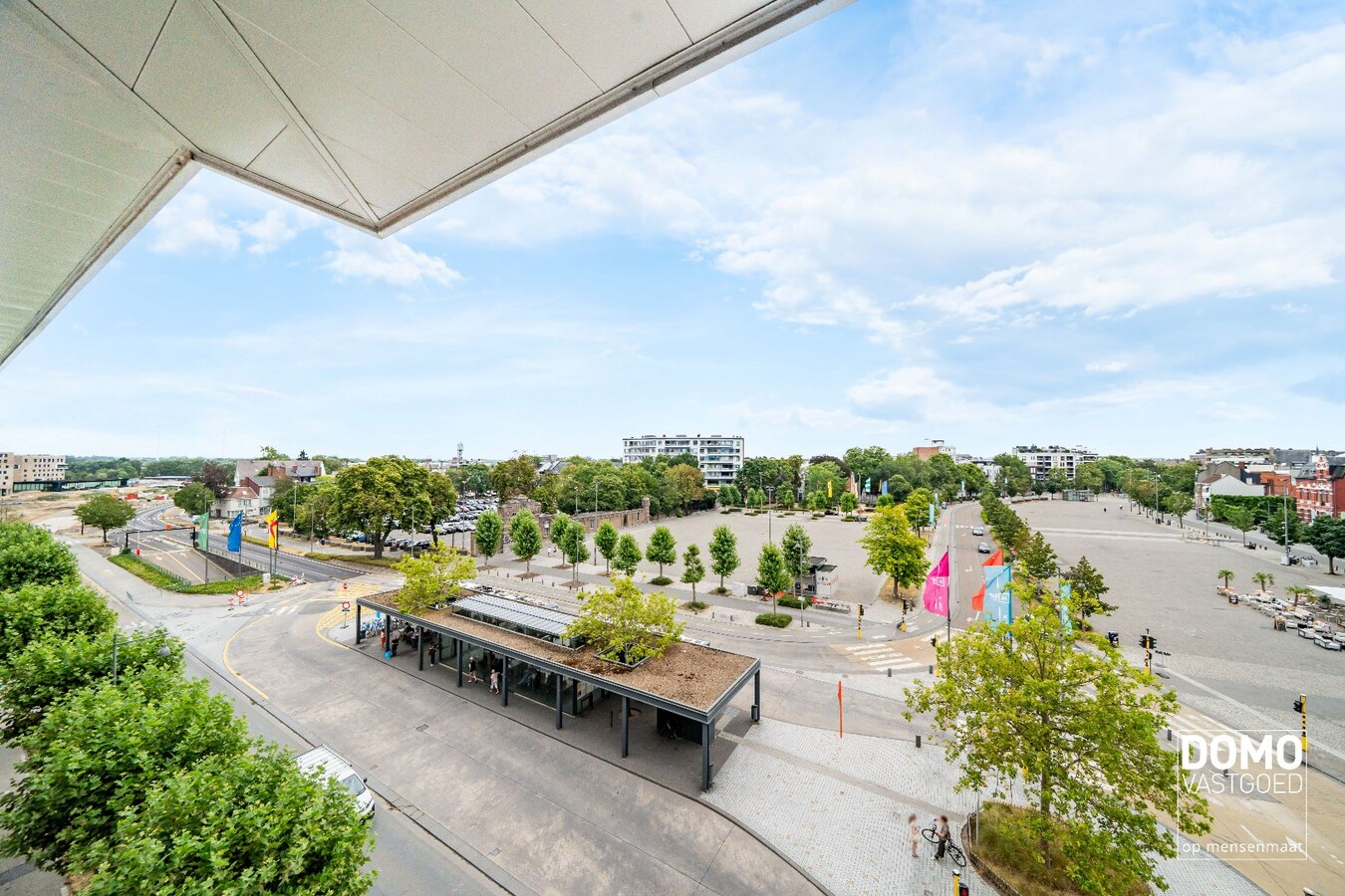 Stijlvol wonen in hartje Hasselt met een uniek uitzicht over het Kolonel Dusartplein 