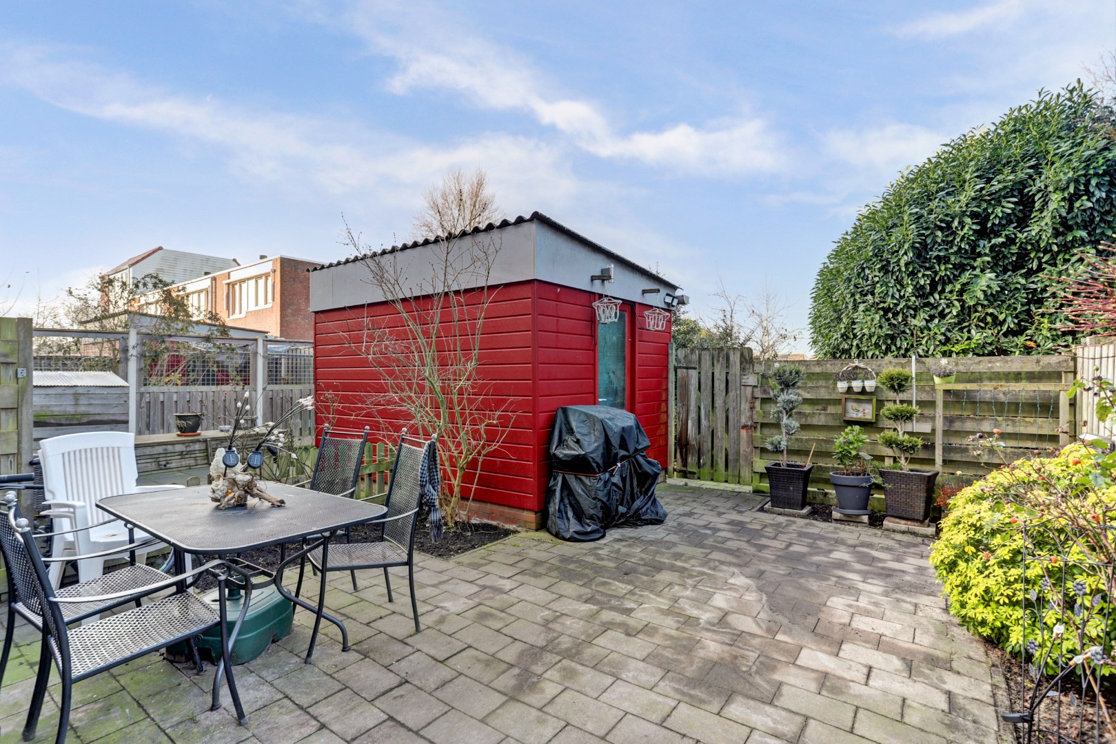 Een fijne benedenwoning op een toplocatie, perfect voor starters die hun woonwensen willen realiseren. Kom kijken en laat u verrassen! 