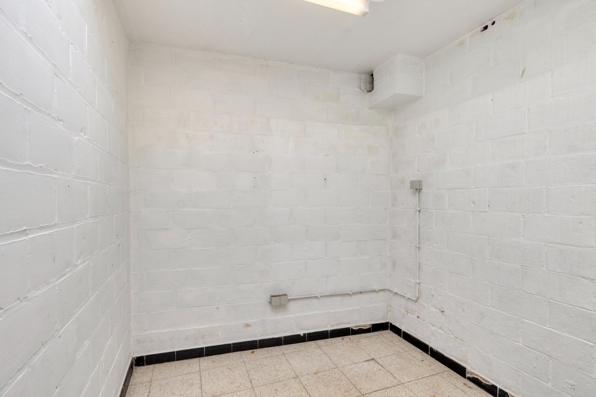 Super gelegen handelspand met garage in Heverlee! - totale oppervlakte +/- 260 m² + kelder van 38m² 