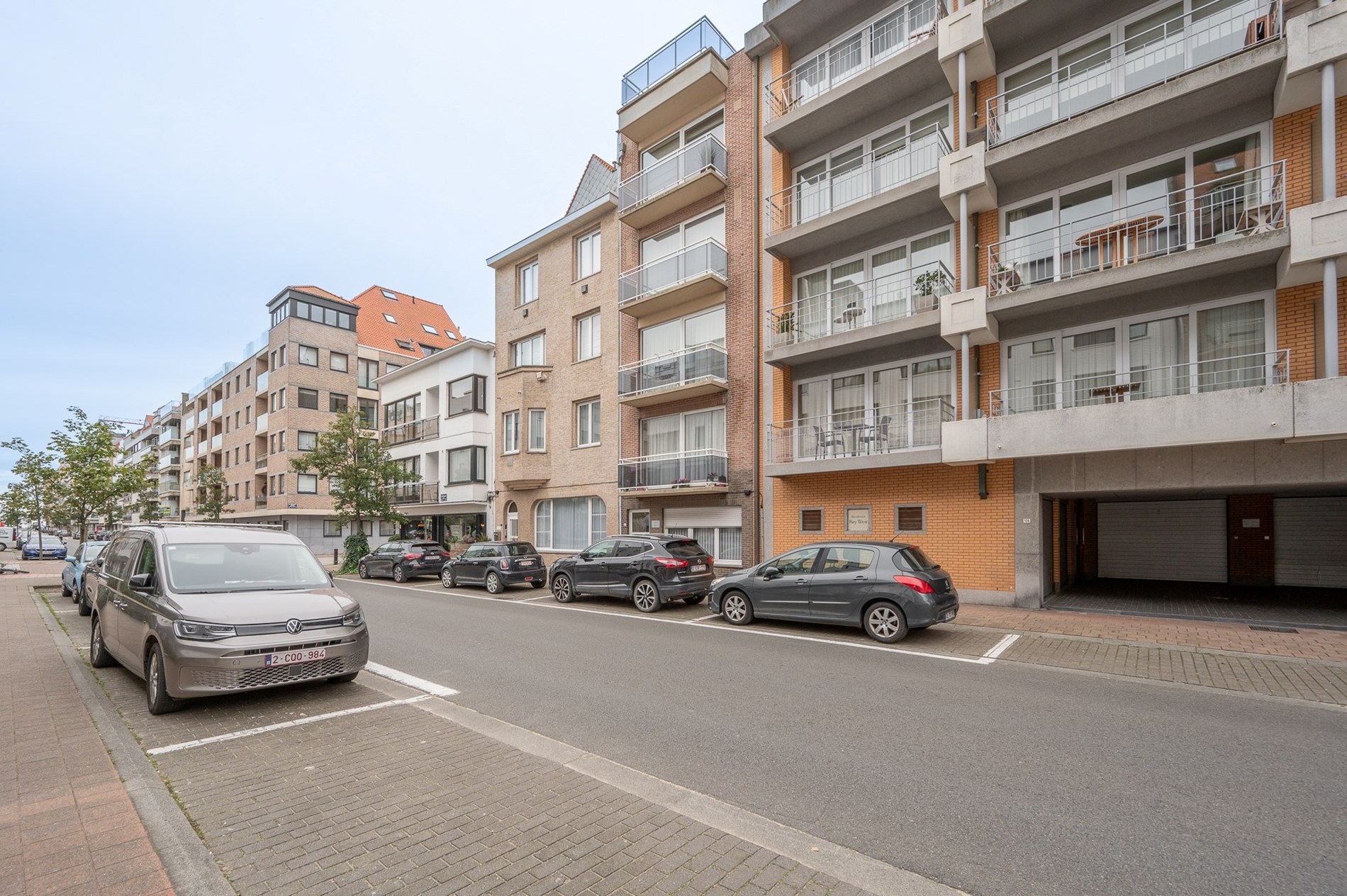 et strand.Magnifique appartement en duplex magnifiquement rénové avec vue latérale sur la mer, 2 chambres à coucher complètes, 2 grandes terrasses et un niveau de finition exceptionnel, situé à quelqu 