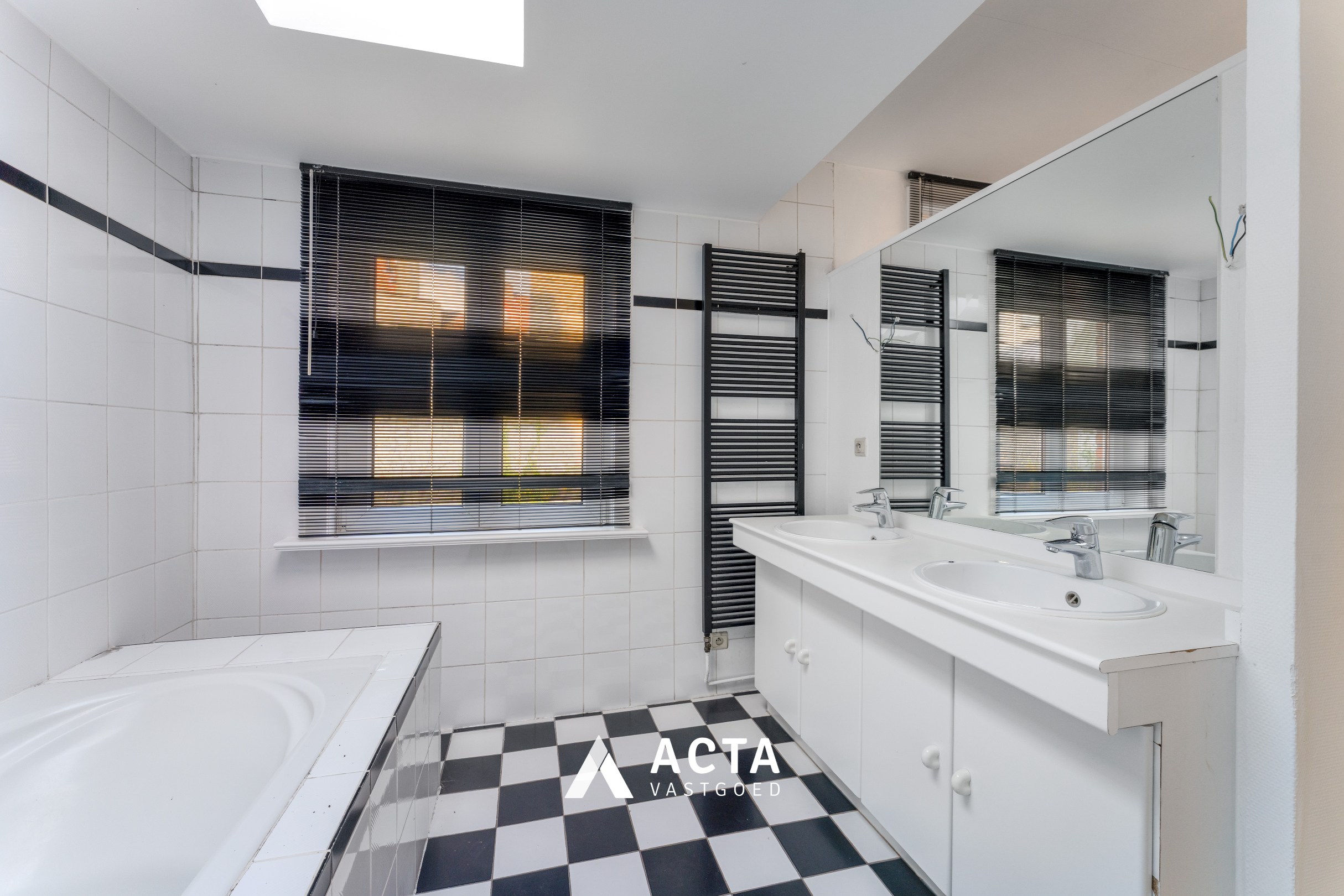 Charmant herenhuis- 3 slpk, praktijk +zonnige tuin 