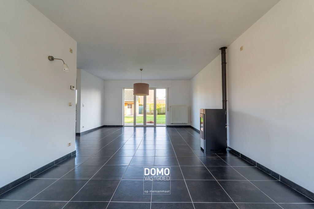 Wonen in alle rust: instapklare open bebouwing met ruime zonnige tuin te Stokrooie 