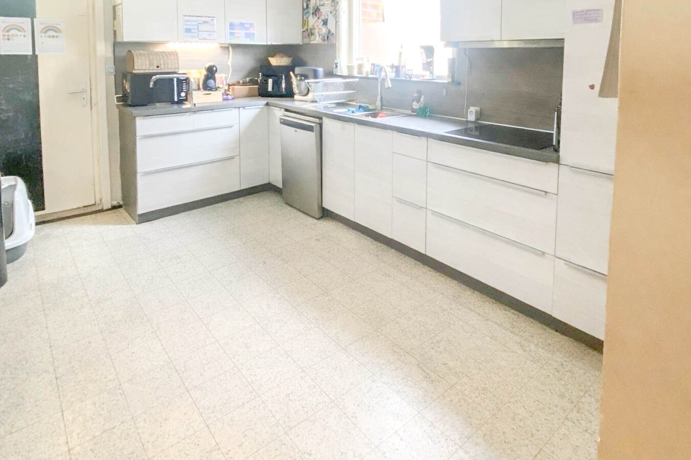 Alleenstaande woning grote zuidgerichte  tuin. 