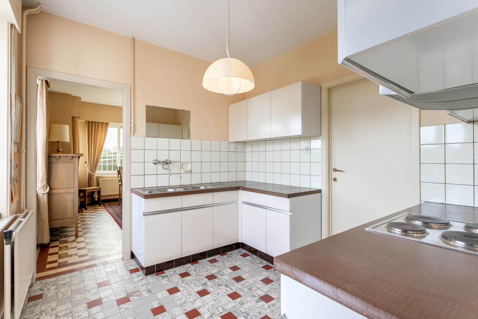 Te renoveren woning met 5 slpks op topligging in Dworp 