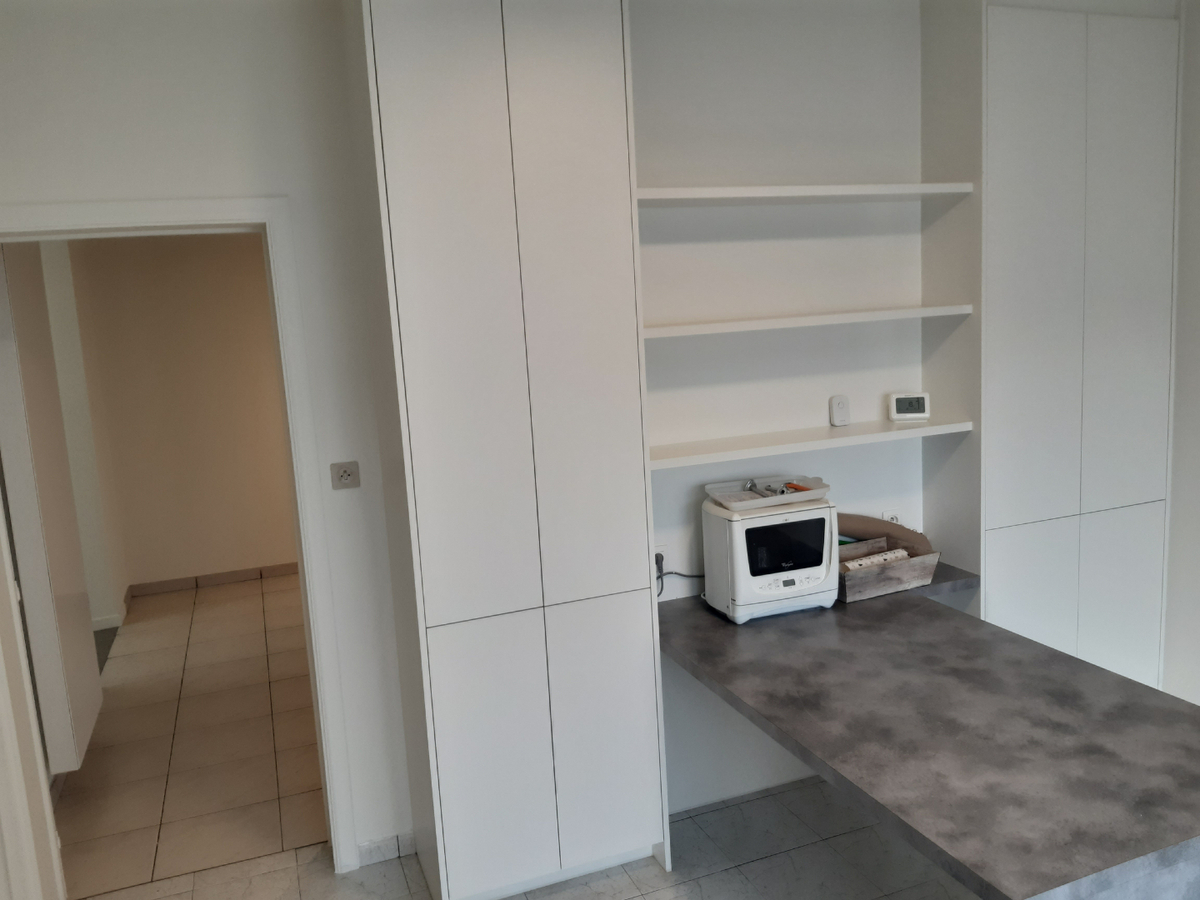 Gerenoveerde woning met weide en loods. 