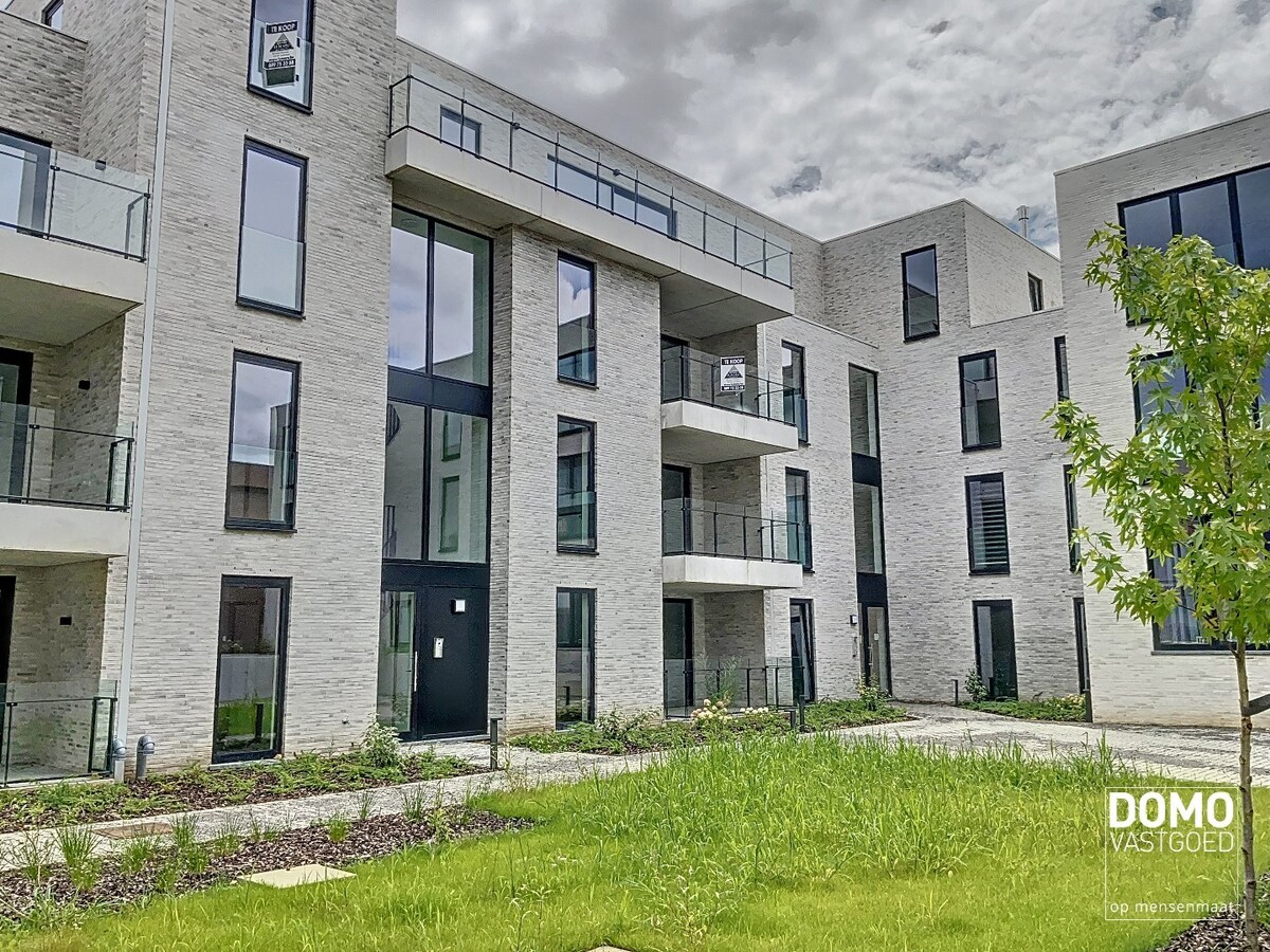 NIEUWBOUWAPPARTEMENT MET 2 SLAAPKAMERS, RUIM TERRAS, ONDERGRONDSE AUTOSTANDPLAATS EN KELDERBERGING IN MAASMECHELEN 