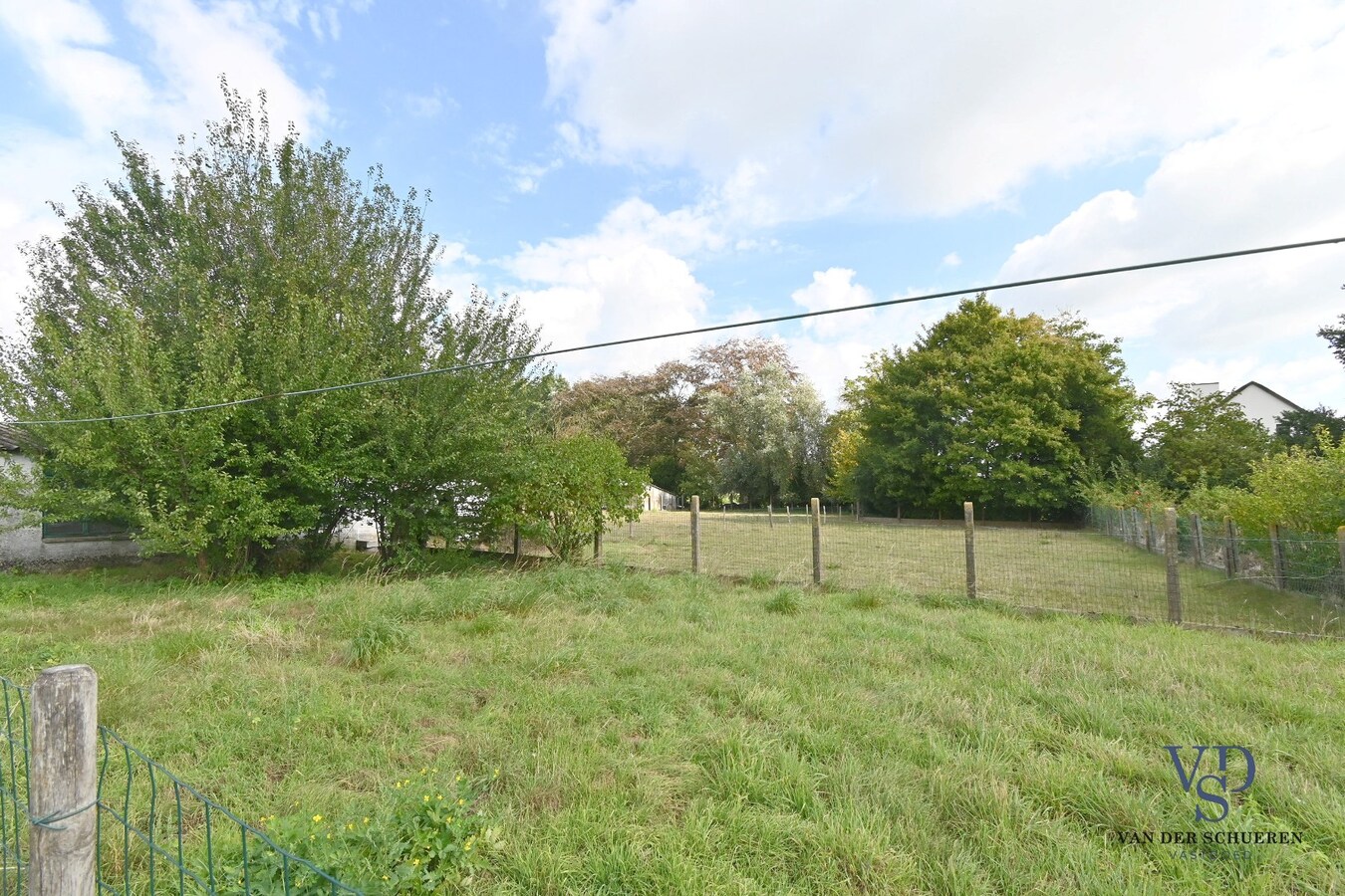 Te renoveren bungalow op een perceel van ca. 2.840 m² 