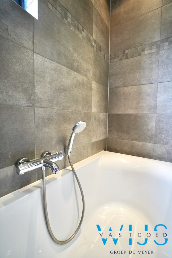 Gelijkvloers appartement te centrum Lovendegem ! 