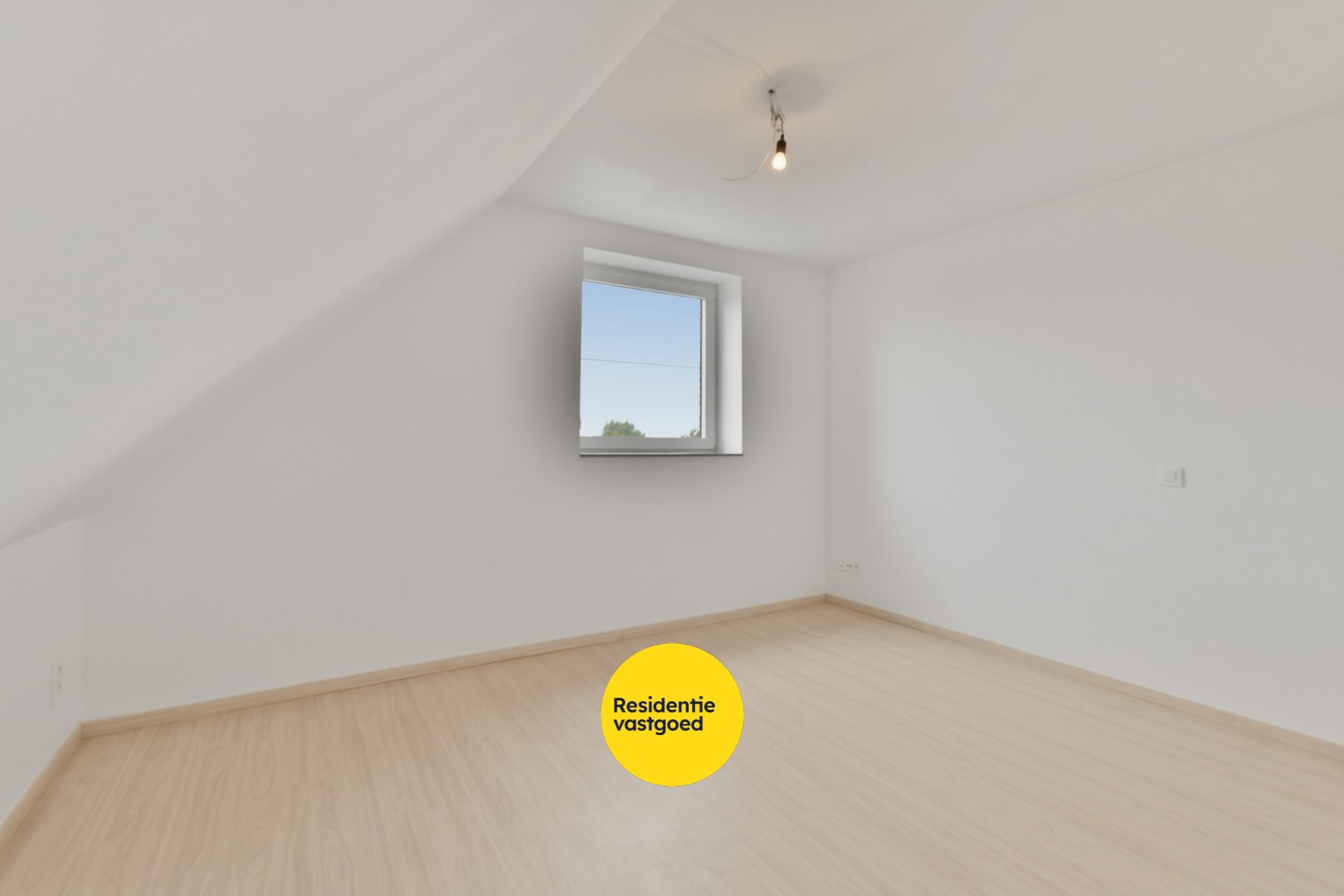 Halfopen woning met 3 slaapkamers te huur in Aartrijke 