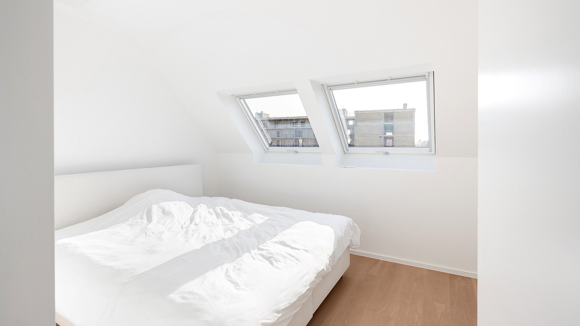 Centraal gelegen 3-gevelwoning in hedendaagse stijl – Bouwjaar 2014 