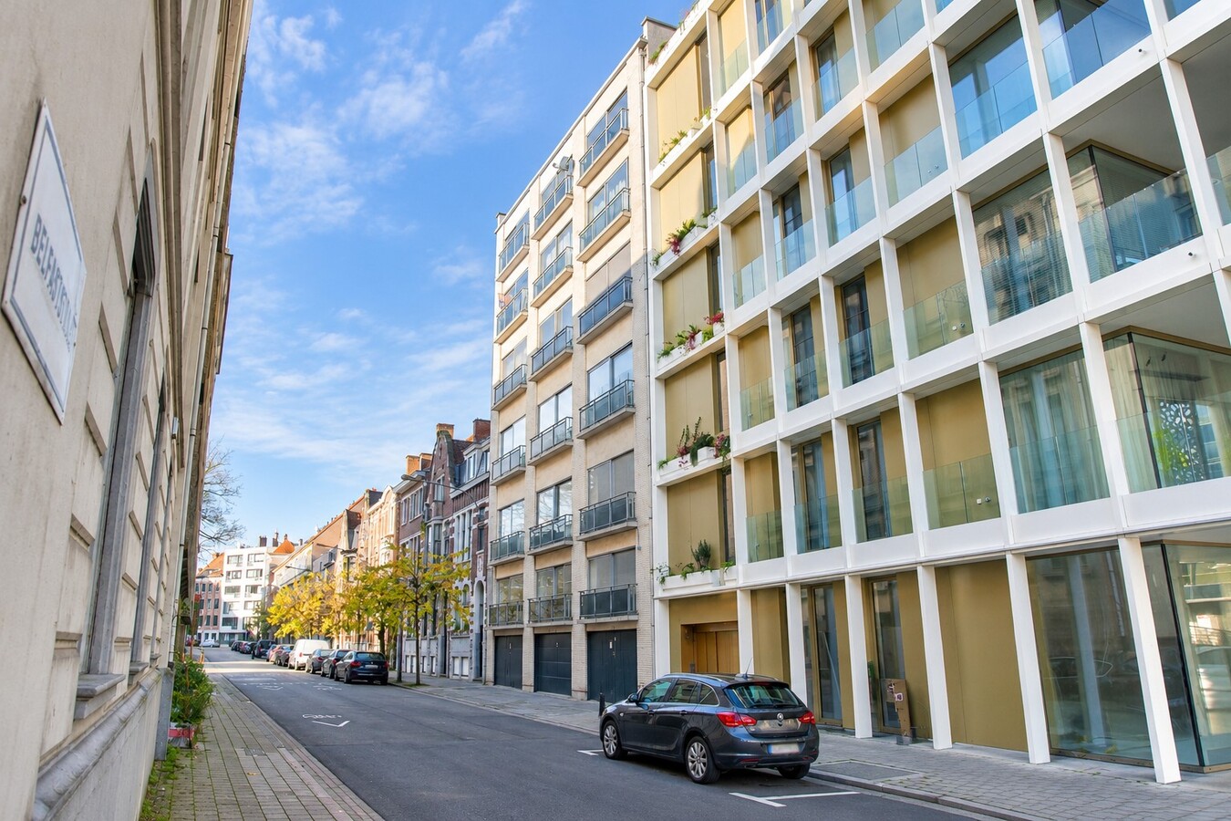 lichtrijke studio te koop perfect als investering of eigenwoonst. 
