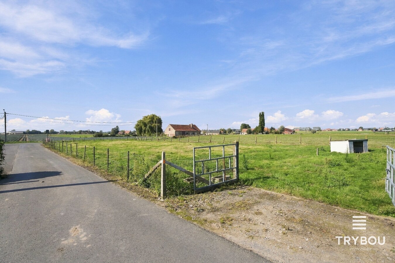 Landelijk gelegen woning met opslagplaats op 3687m² in Merkem! 