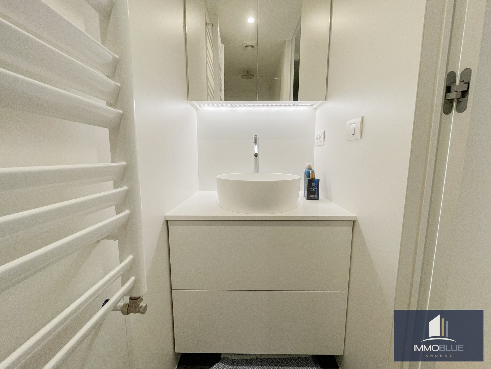 Appartement met zijdelings zeezicht en een ruim zuidwest gericht terras. 