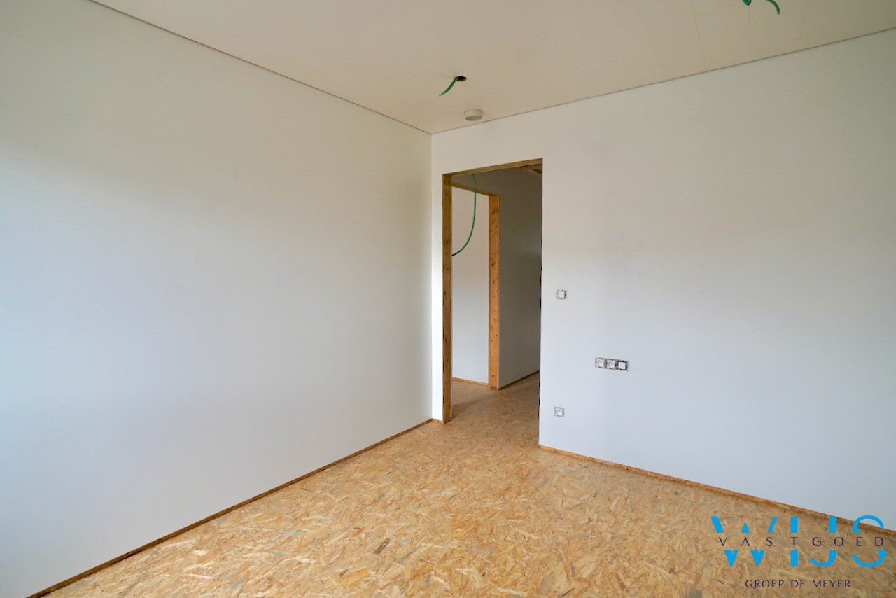 Nieuwbouw met 5 slaapkamers op een prachtig perceel te EEKLO ! 