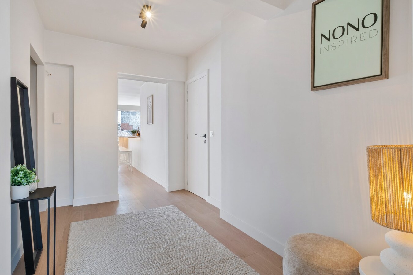 Prachtig 2-slaapkamer appartement (100m2)  met terras en garage te Kortrijk ! 