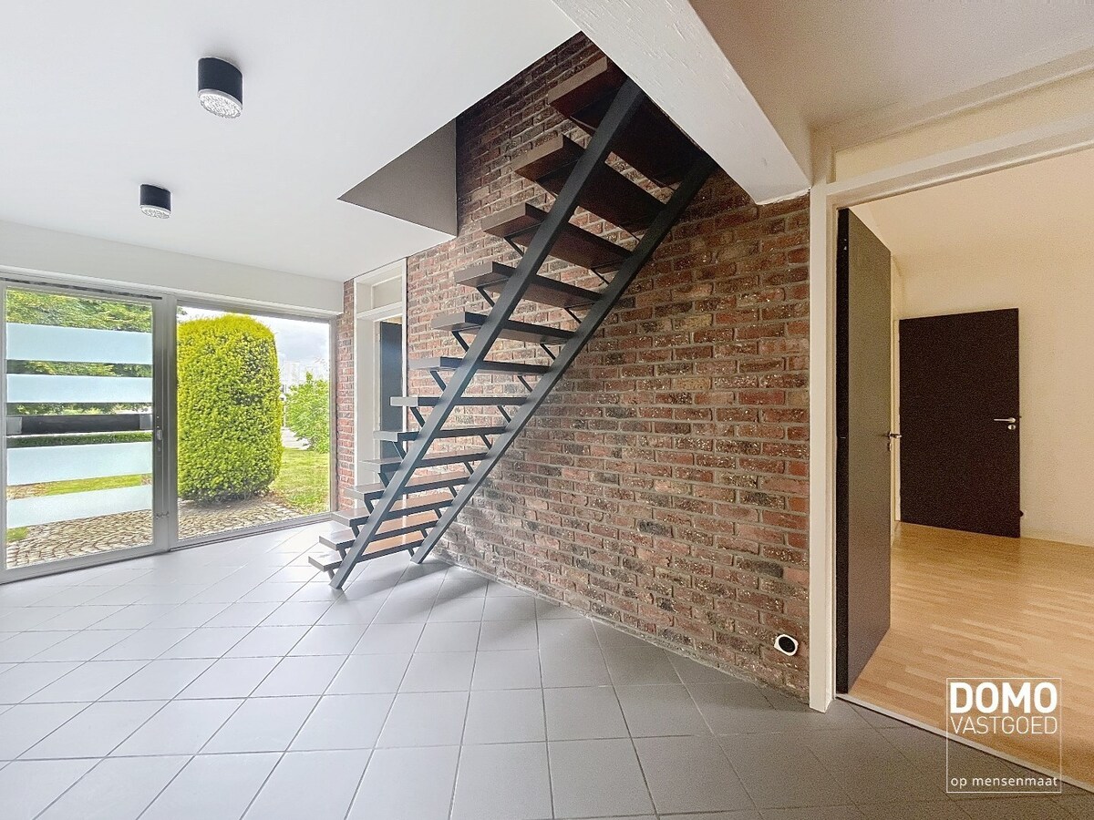 Open bebouwing met karakter, ruimte en tuin op topligging te Schulen 