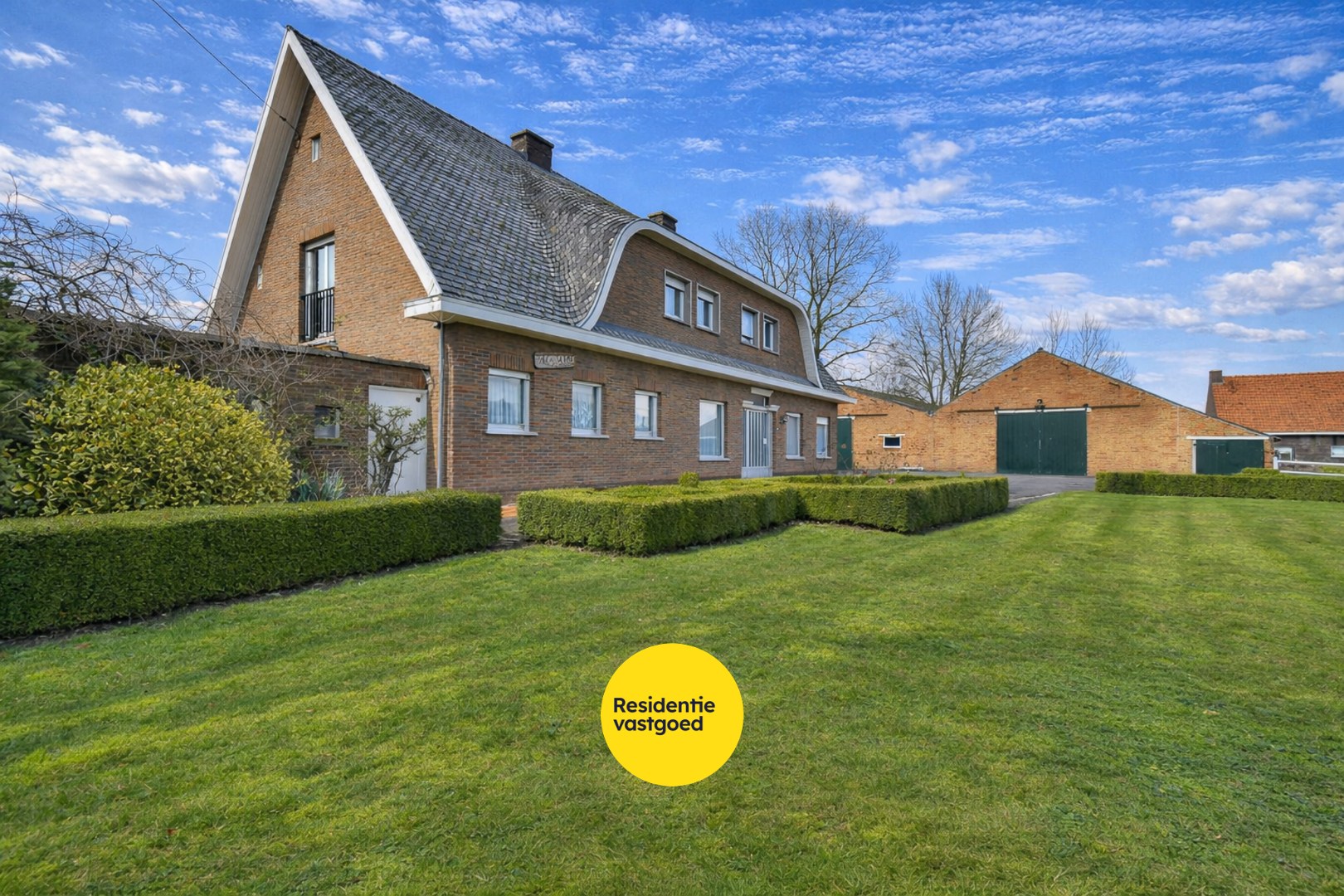 Statige woning met ruime loodsen in Kortemark! 