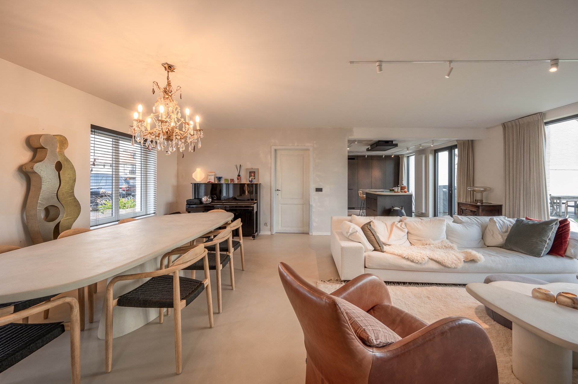 Propriété exceptionnelle et rénovée (5 510 m² de terrain) à proximité du centre de Knokke-Heist et bénéficiant d'une vue exceptionnelle sur les polders de Knokke. 