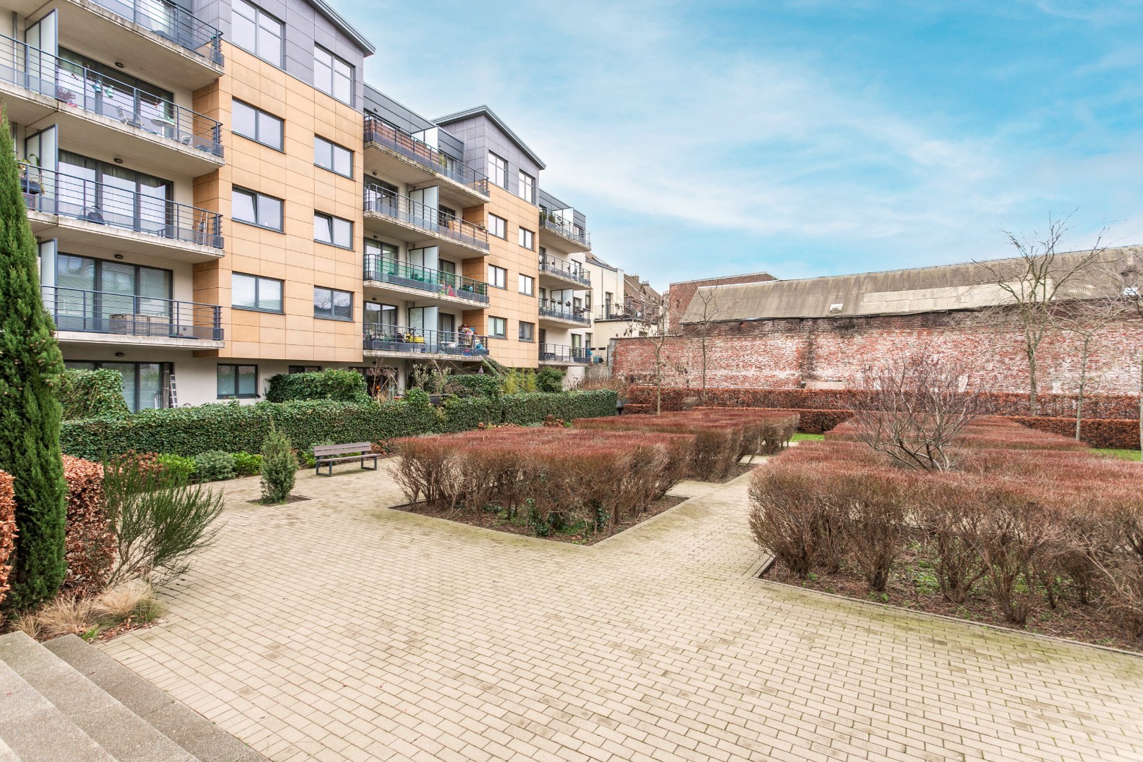 Energiezuinig 1-slpk appartement gelijkvloers met terras, parking en toplocatie nabij Brussel-Zuid 