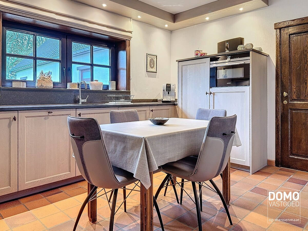 Authentieke open bebouwing met uniek uitzicht en dit in een groene omgeving. 