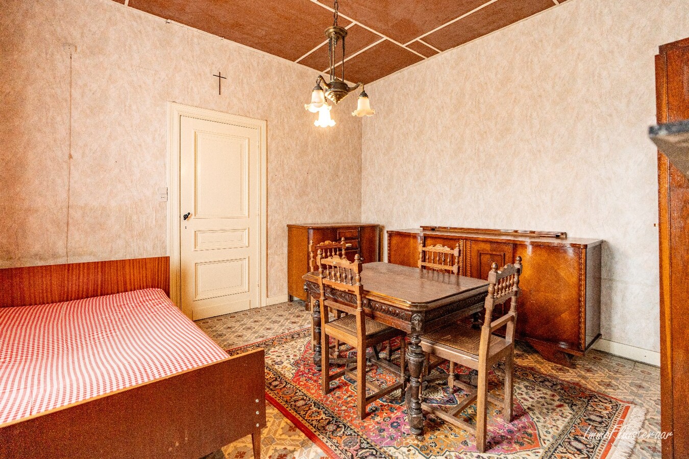 Ferme caractéristique avec une grande grange sur environ 2 hectares à Hoogstraten (achat de terrain supplémentaire d'environ 4 hectares possible). 