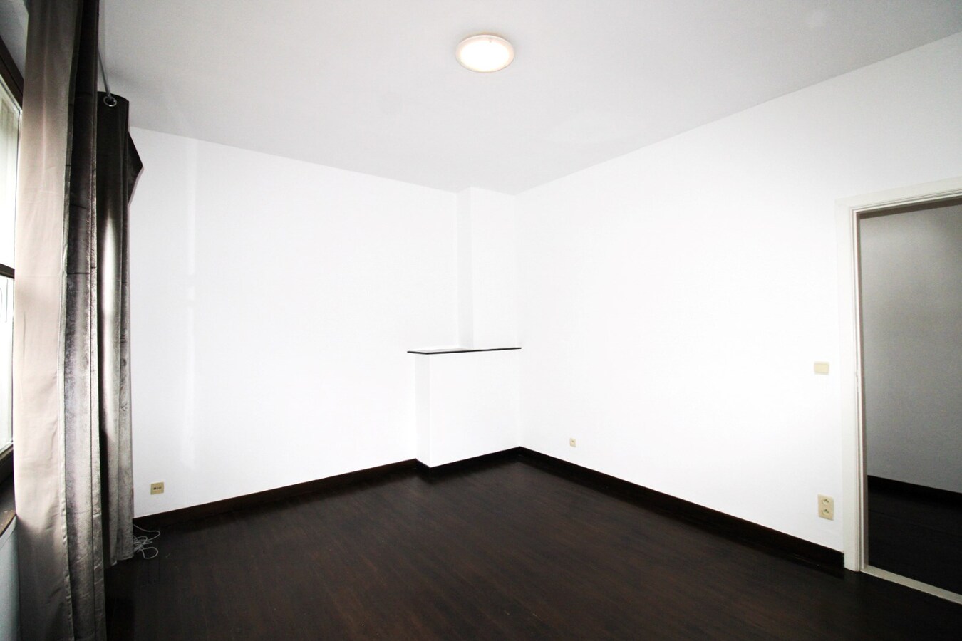 Charmante instapklare woning met 3 ruime slaapkamers en terras in het hartje Sint-Niklaas 