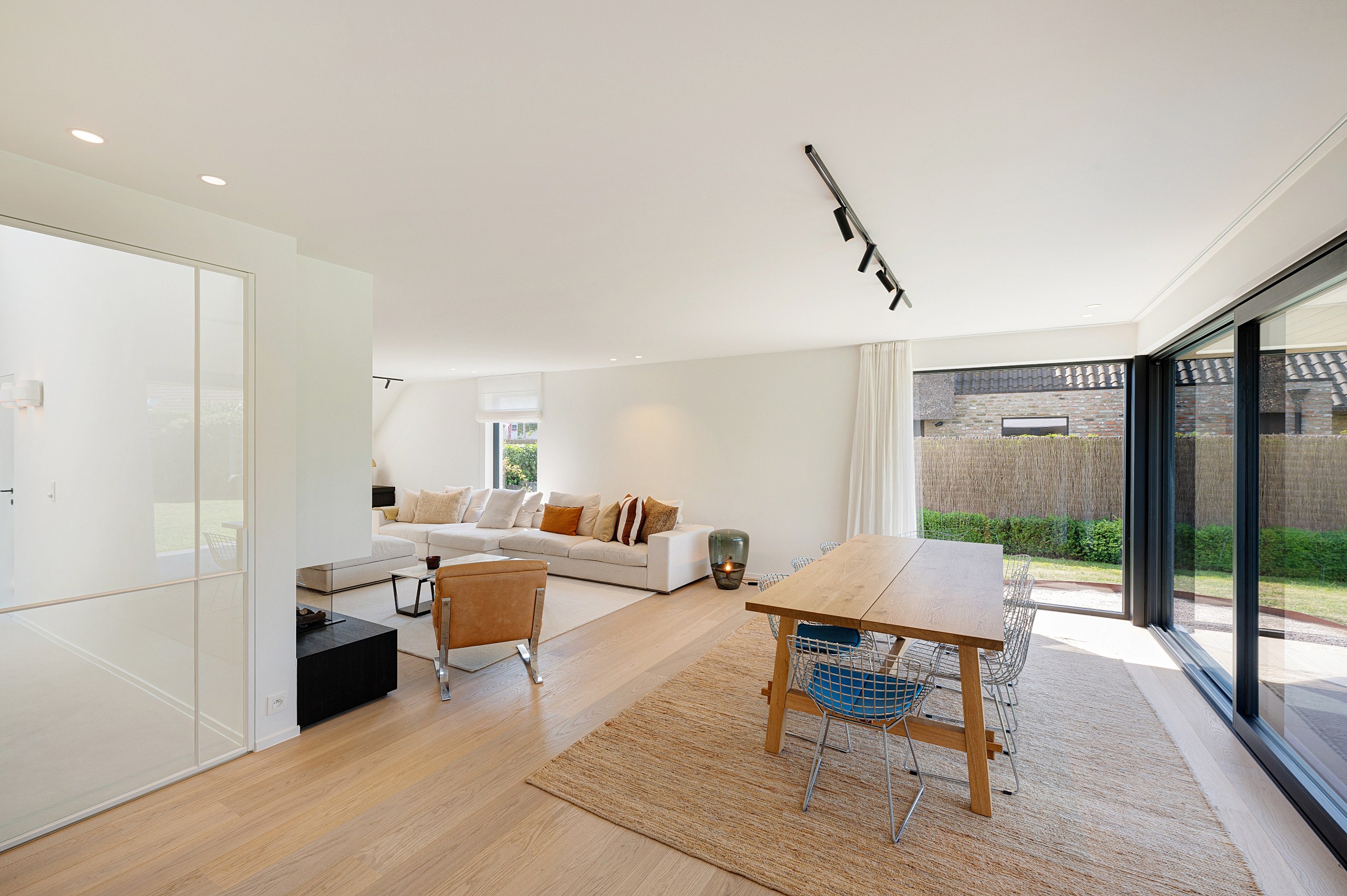 Villa rénovée située dans un quartier résidentiel 