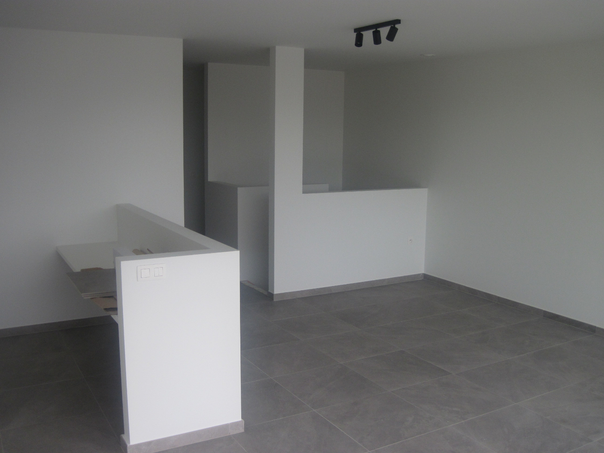 Penthouse-appartement met ruim terras. Geen vaste kosten. 