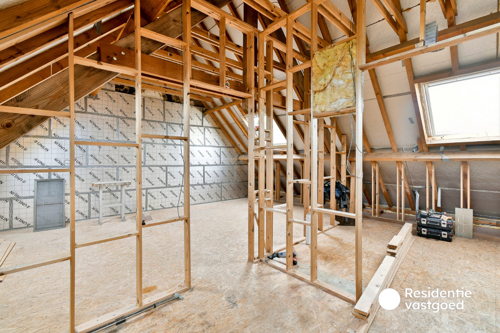 Ruime woning met uitzonderlijk veel mogelijkheden en prachtig zicht vanuit de tuin 