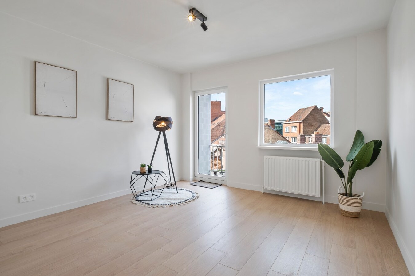 Prachtig 2-slaapkamer appartement (100m2)  met terras en garage te Kortrijk ! 