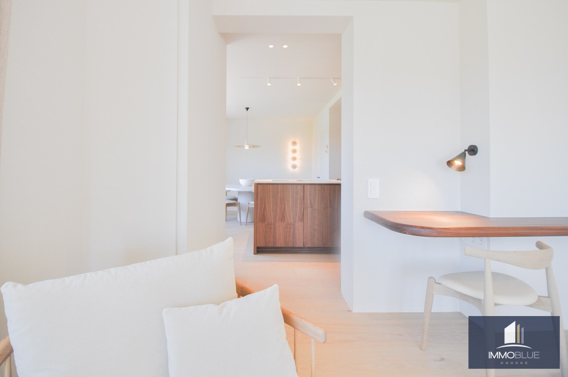 Volledig gerenoveerd hoek-appartement met een prachtig zicht op het Zegemeer. 