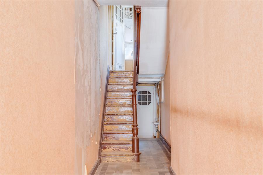 Te renoveren Art Deco herenwoning nabij station 