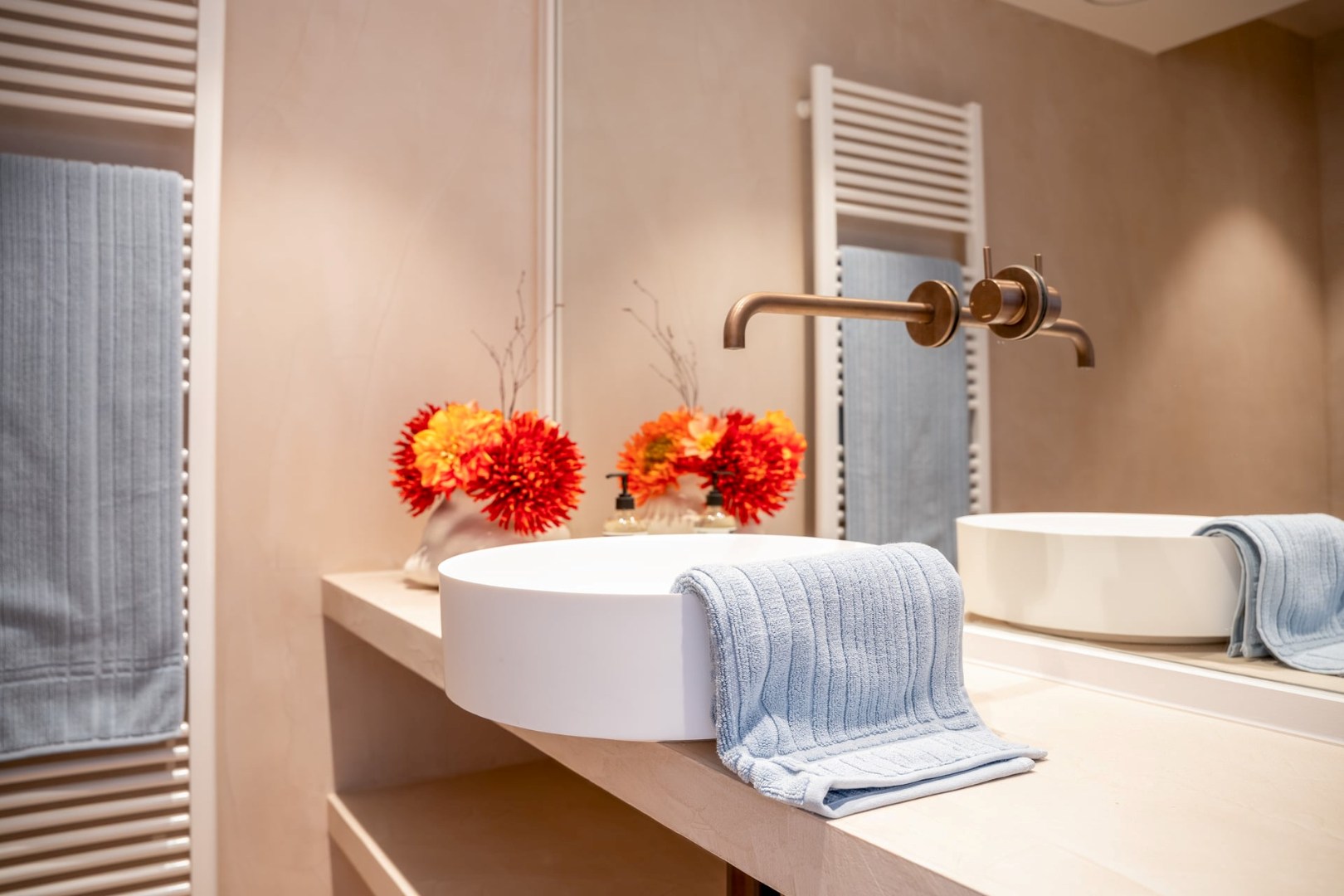 APPARTEMENT HAUT DE GAMME DE 2 CHAMBRES AVEC TERRASSE ET VUE SUR MER 