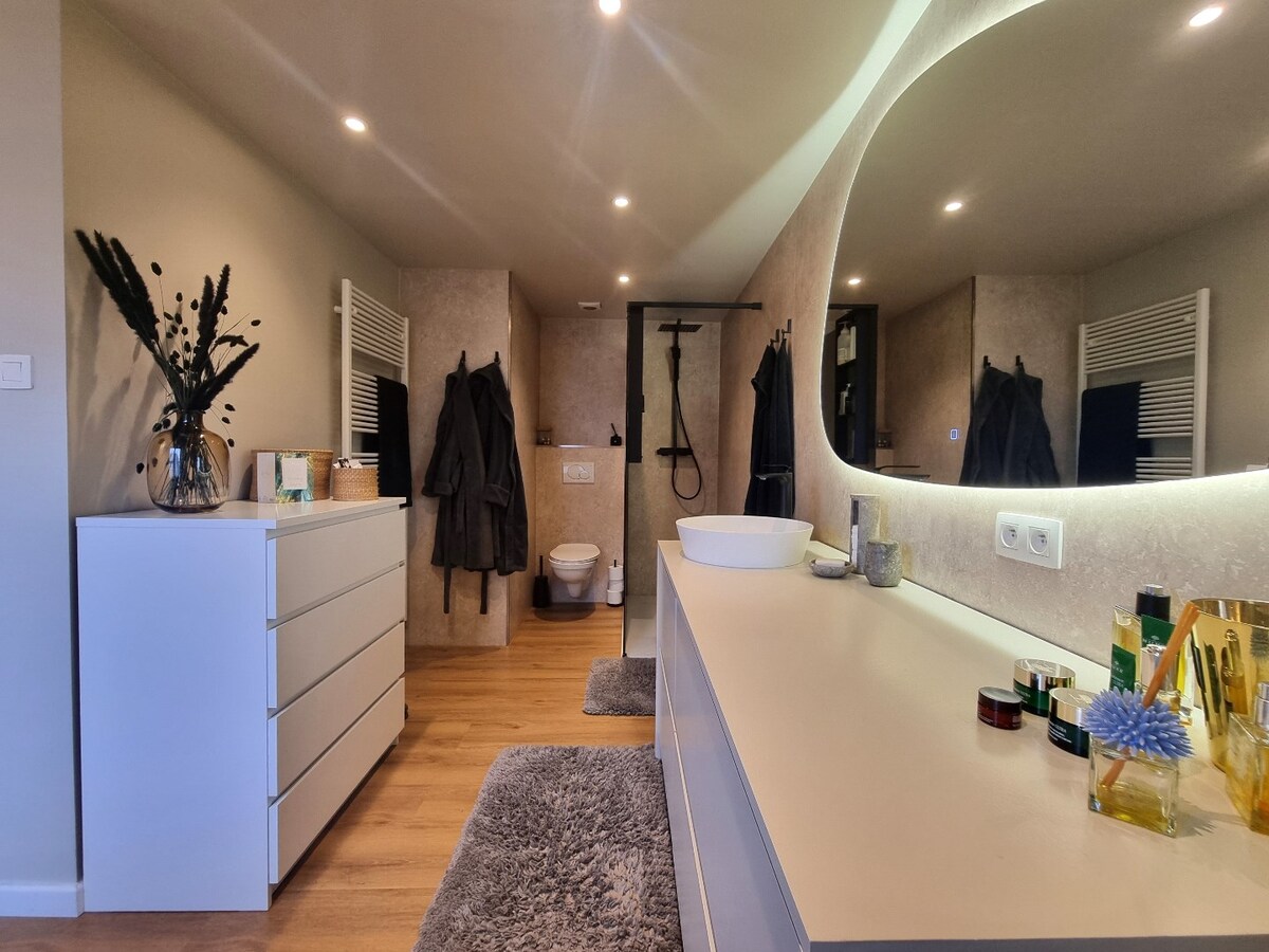 Recent, met oog voor detail gerenoveerde, zeer aangename woning te Heist 