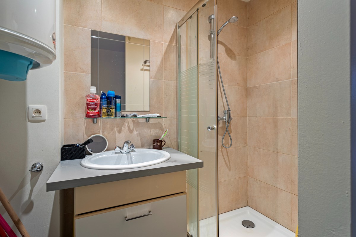 Gelijkvloers appartement met berging. 