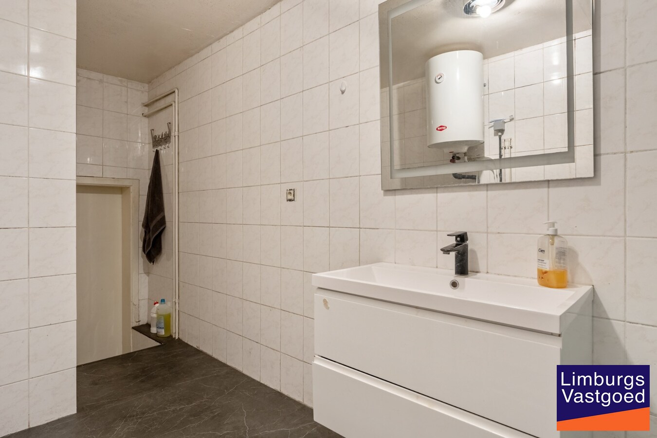 Deels gerenoveerde woning met stadstuin, 3 slpk, 2a60ca, tussen de kleine en grote ring 