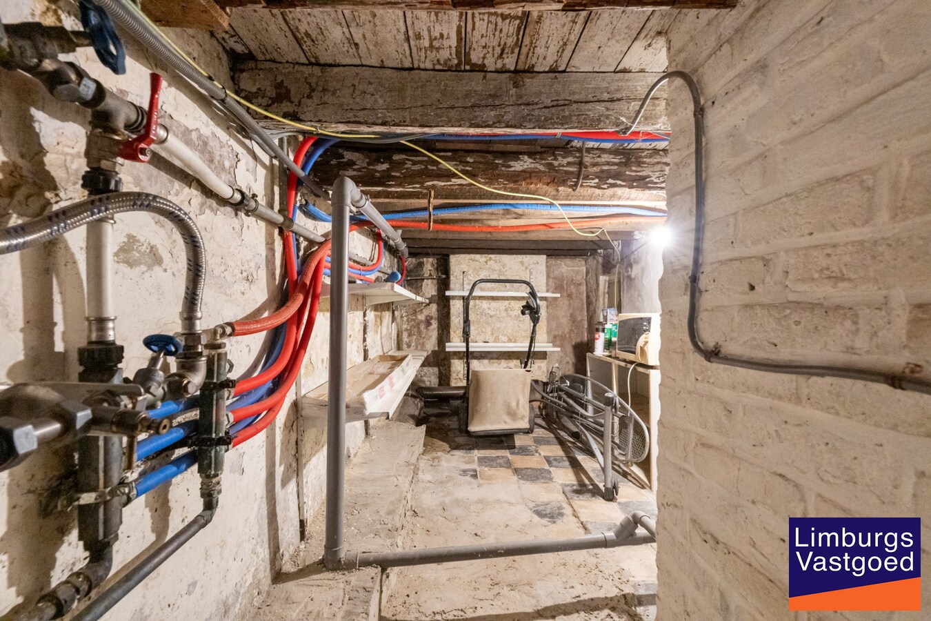 Deels gerenoveerde woning met stadstuin, 3 slpk, 2a60ca, tussen de kleine en grote ring 