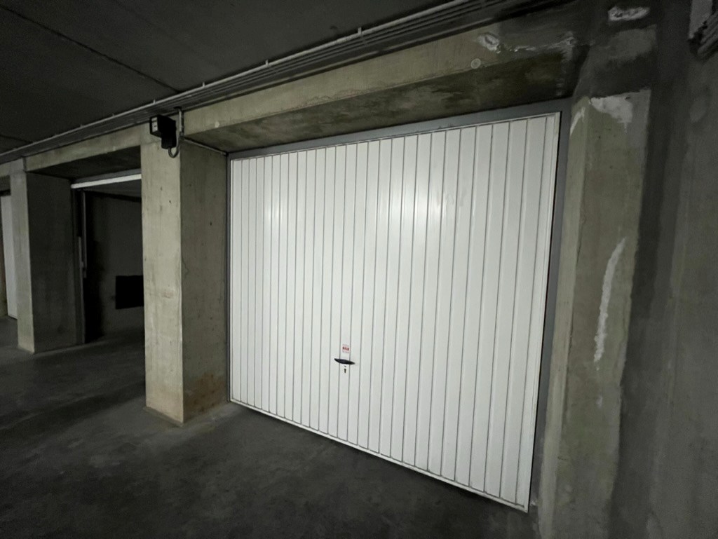 Dubbele garagebox gelegen te Kopsdreef op wandelafstand van de Lippenslaan: 